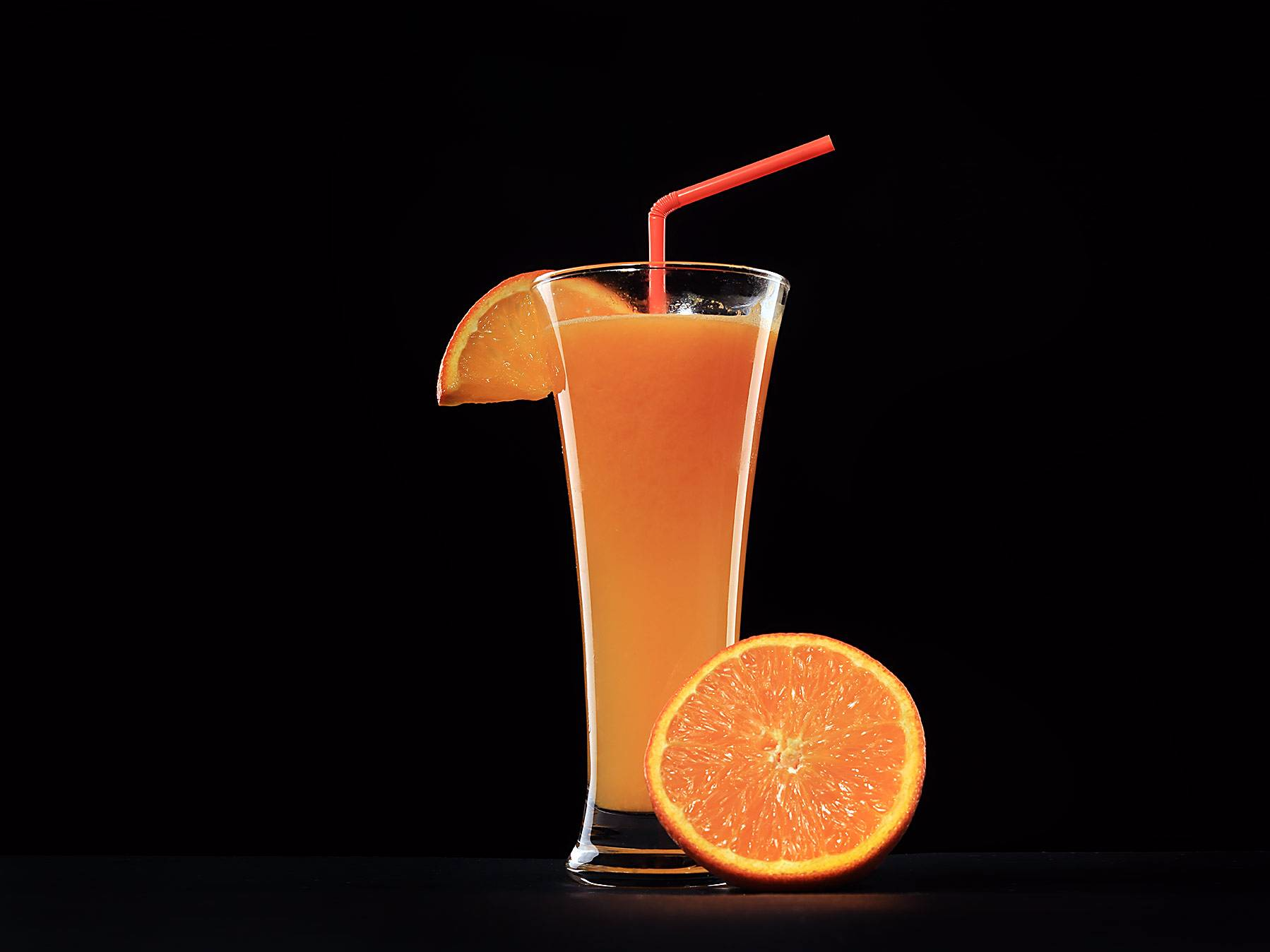 Fotografija piće - ceđeni sok, fotografisano u foto studiju